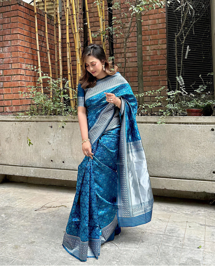 Graceful Blue Jacquard Saree – Premium Woven Design & Elegant Festive Style