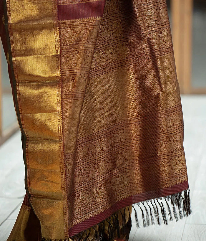 Brown Jacquard Saree – Sophisticated & Timeless Ethnic Wear
