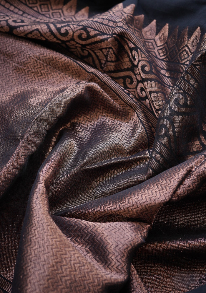 Elegant Black Jacquard Saree – Premium Woven Texture & Timeless Festive Style