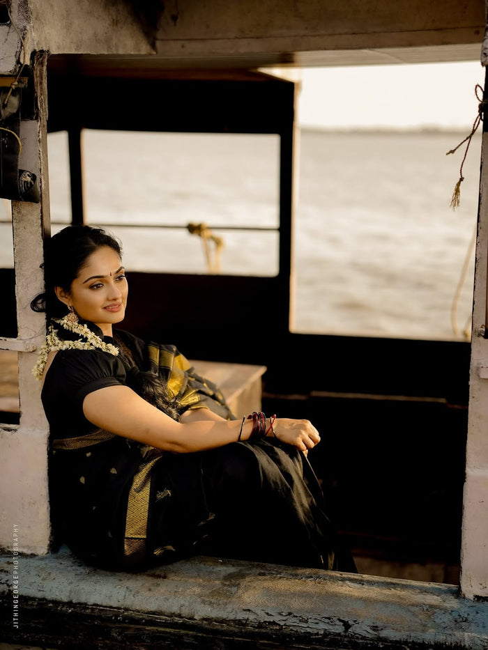 Black Jacquard Saree – Timeless Elegance with Luxurious Woven Detail