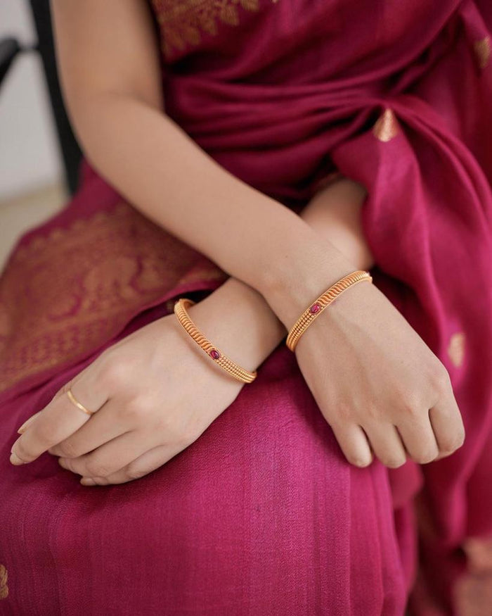 Majestic Maroon Jacquard Saree – Rich Woven Beauty for Weddings & Festive Occasions