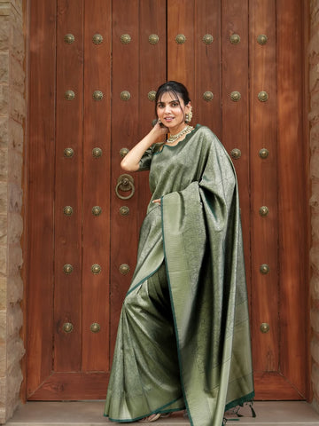 Green Jacquard Saree – Elegant Heritage Weave with Timeless Appeal