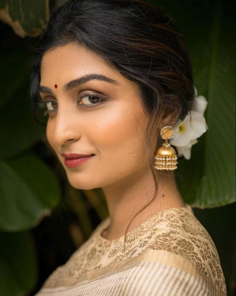 Elegant Off-White Jacquard Saree
