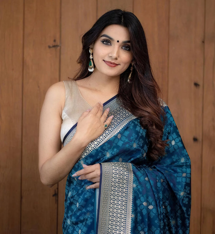 Graceful Blue Jacquard Saree – Premium Woven Design & Elegant Festive Style
