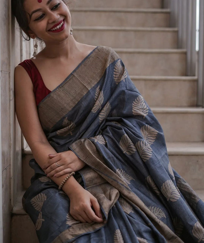 Graceful Grey Jacquard Saree – Elegant Festive & Everyday Ethnic Wear
