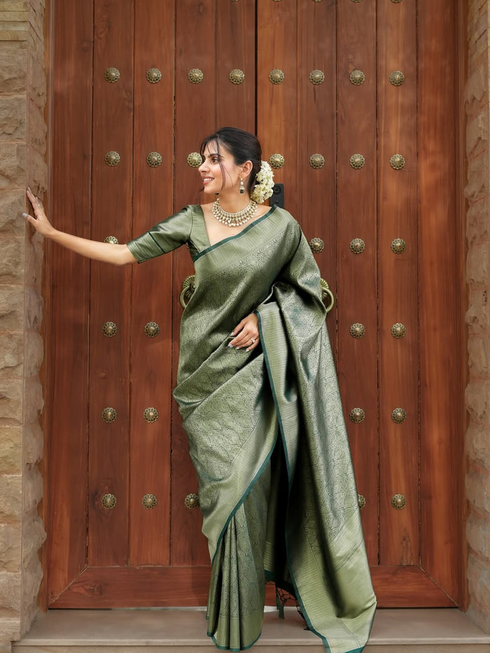 Green Jacquard Saree – Elegant Heritage Weave with Timeless Appeal