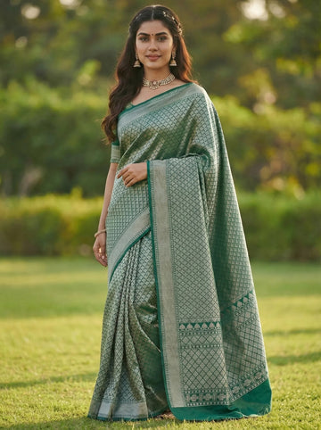 Green Jacquard Saree – Rich Traditional Weave & Festive Elegance
