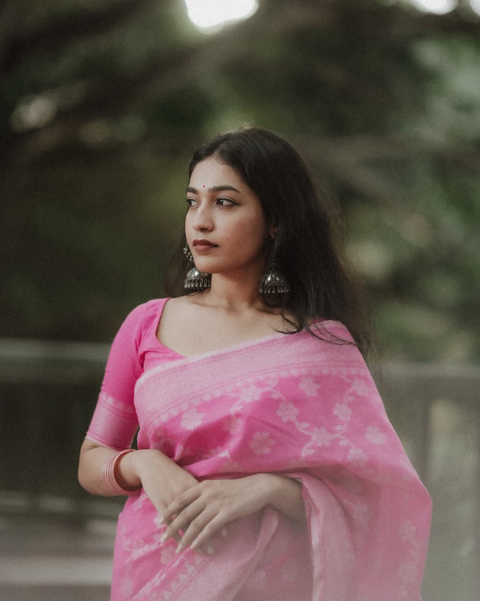 Elegant Pink Jacquard Saree – Premium Weave & Timeless Festive Style
