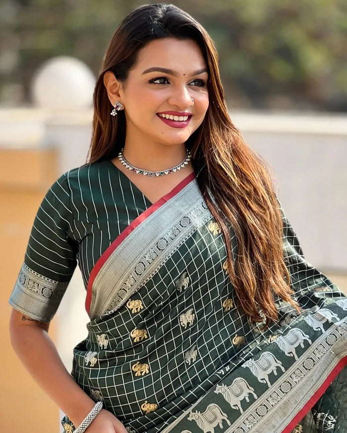 Green Jacquard Saree – Premium Woven Traditional Saree for Festive & Wedding Wear