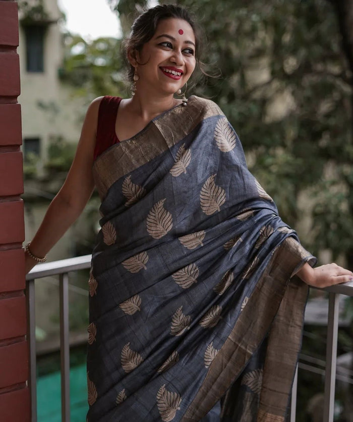 Graceful Grey Jacquard Saree – Elegant Festive & Everyday Ethnic Wear