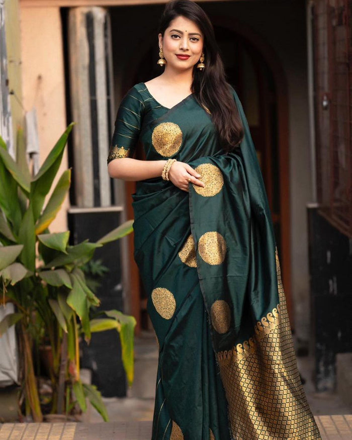 Elegant Green Jacquard Saree for Women – Festive & Party Wear Designer Drape