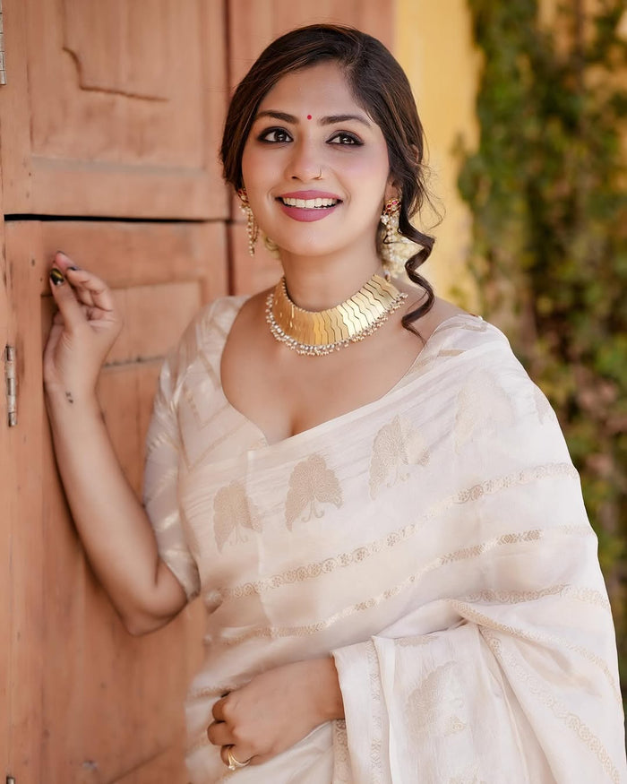 Elegant Off-White Jacquard Saree with Classic Woven Detailing