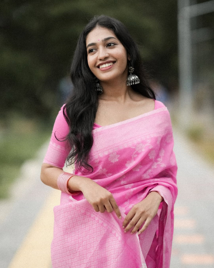 Elegant Pink Jacquard Saree – Premium Weave & Timeless Festive Style