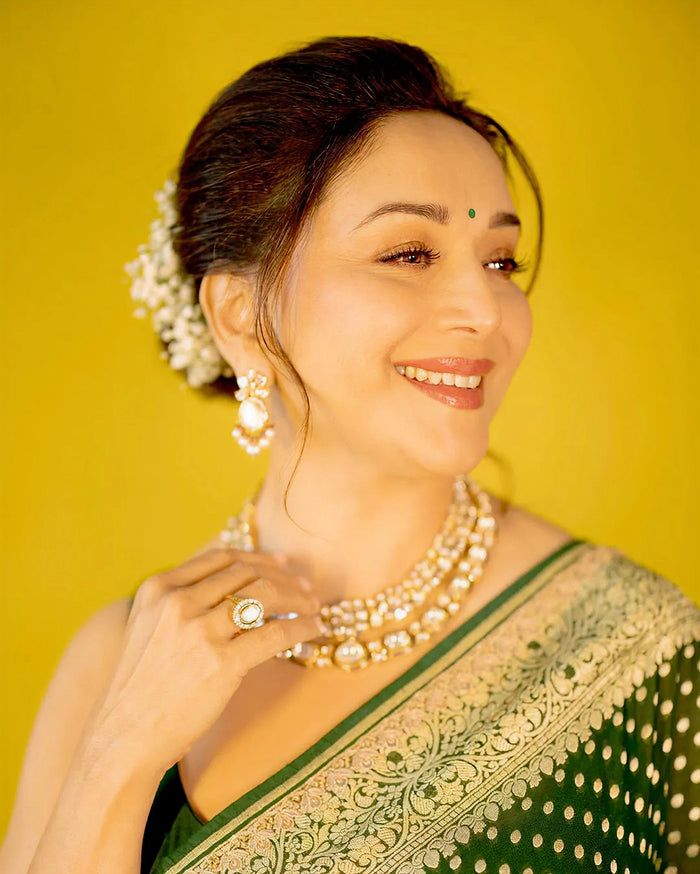 Emerald Green Jacquard Saree – Luxurious Woven Texture & Festive Elegance