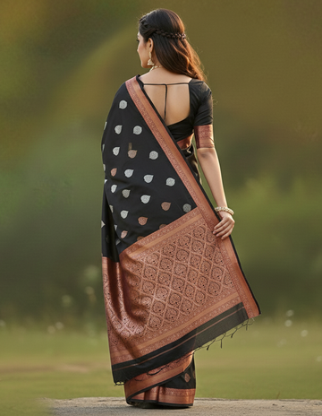 Exquisite Black Jacquard Saree – Elegant Indian Ethnic Wear for Special Occasions