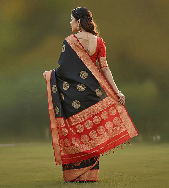 Elegant Black Jacquard Saree – Premium Traditional Saree with Intricate Woven Detailing