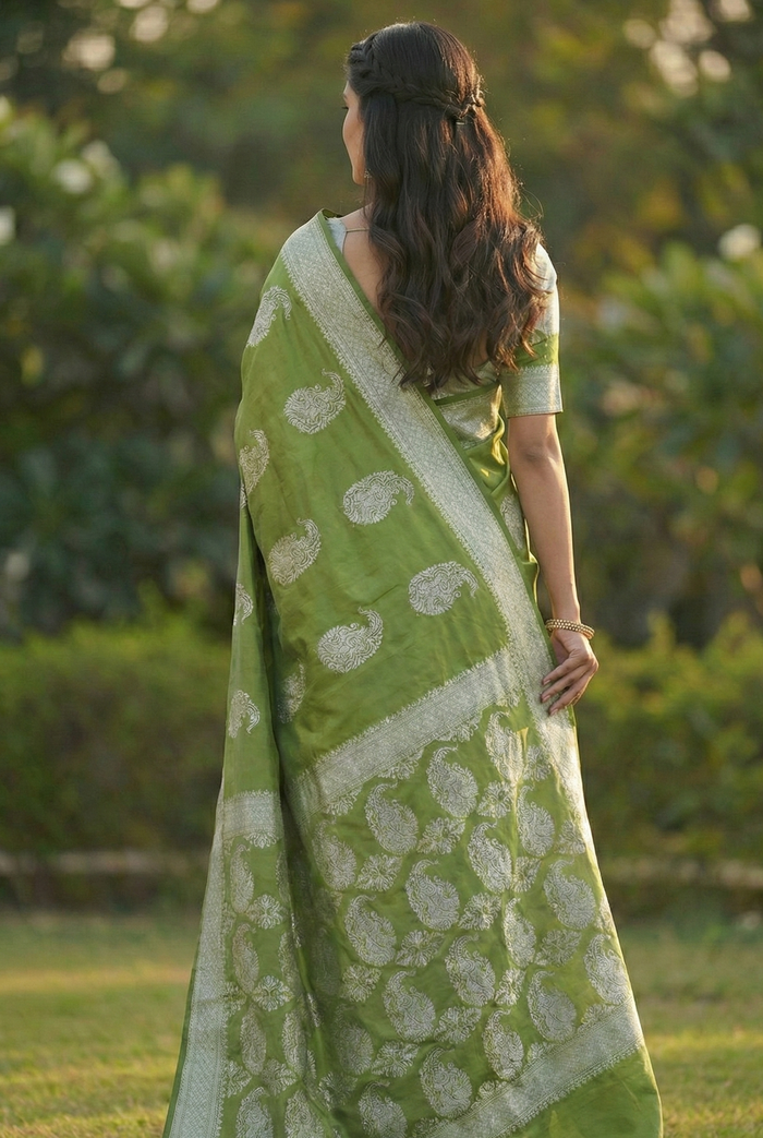 Elegant Mahendi Green Jacquard Saree – Premium Traditional Indian Wear for Women