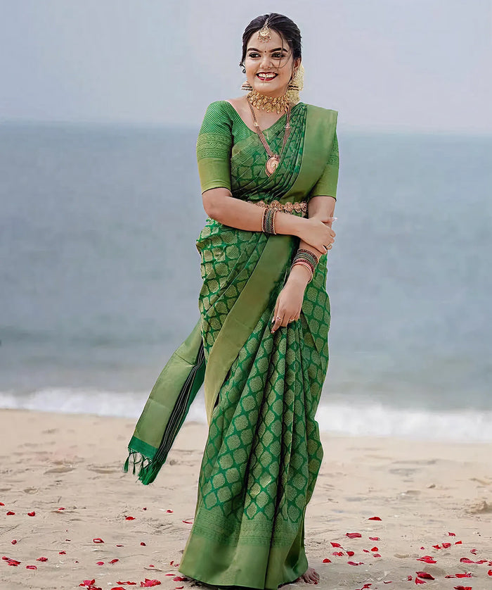 Vibrant Green Jacquard Saree – Luxurious Woven Design & Festive Elegance