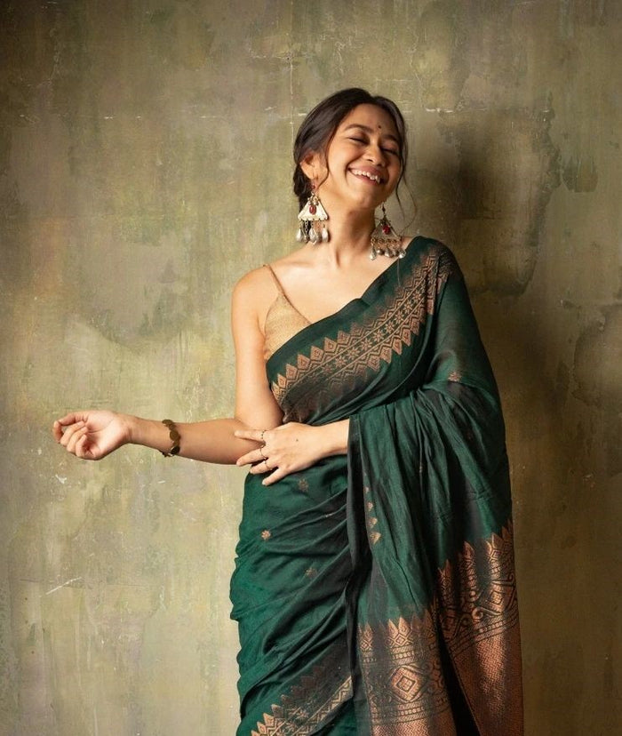 Elegant Green Jacquard Saree – Premium Festive & Traditional Wear for Women