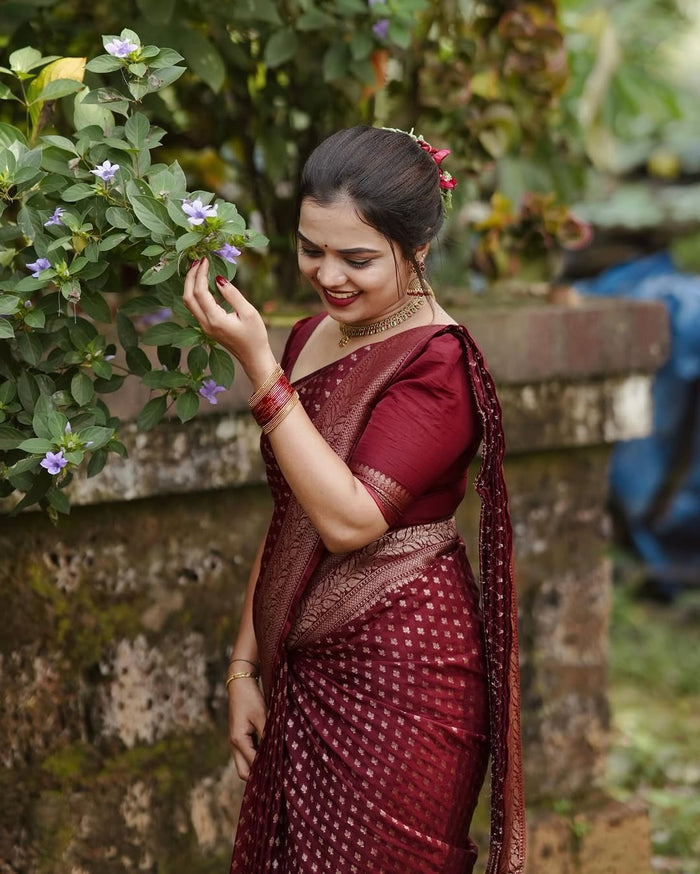 Stunning Red Jacquard Saree – Elegant Festive & Wedding Wear