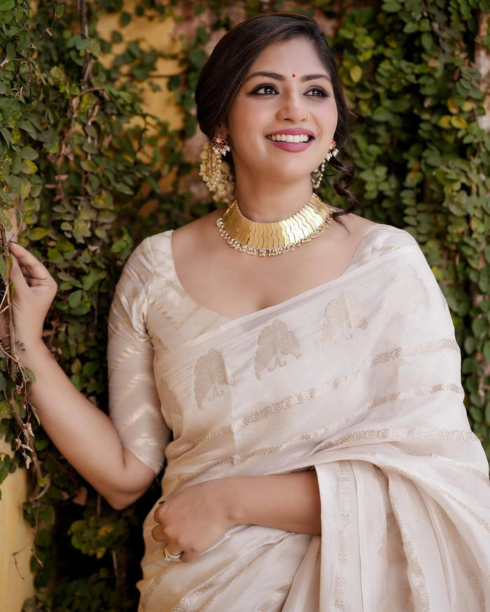 Elegant Off-White Jacquard Saree with Classic Woven Detailing