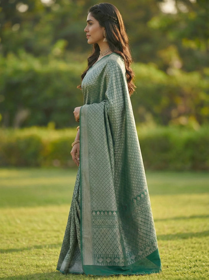 Green Jacquard Saree – Rich Traditional Weave & Festive Elegance