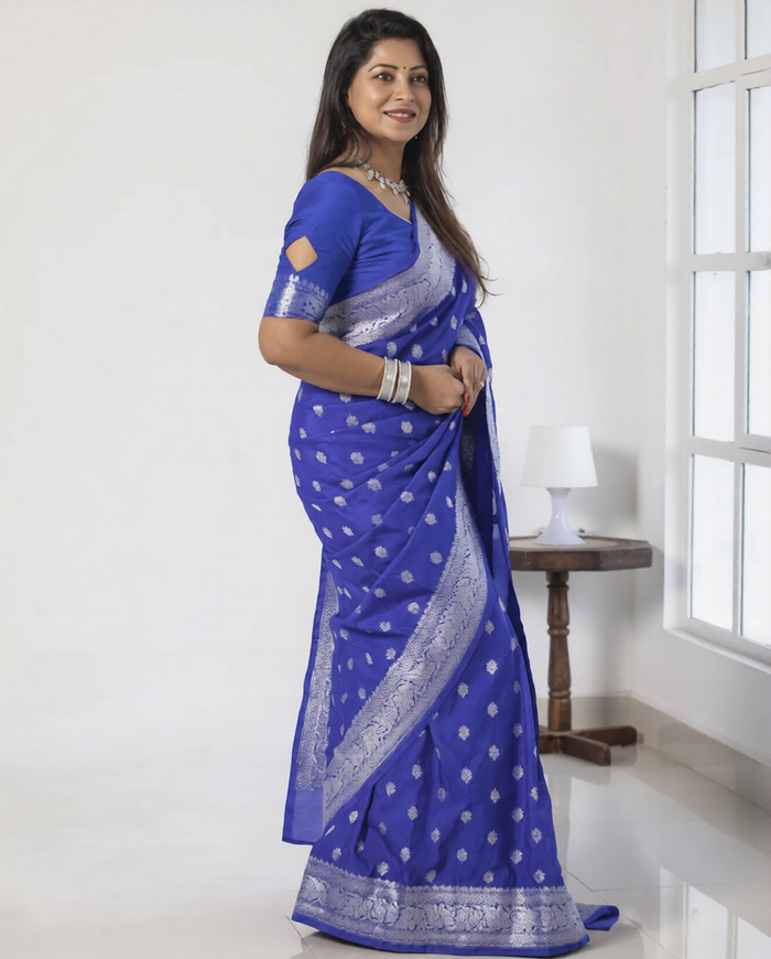 Blue Jacquard Saree – Refined Elegance with Premium Woven Finish