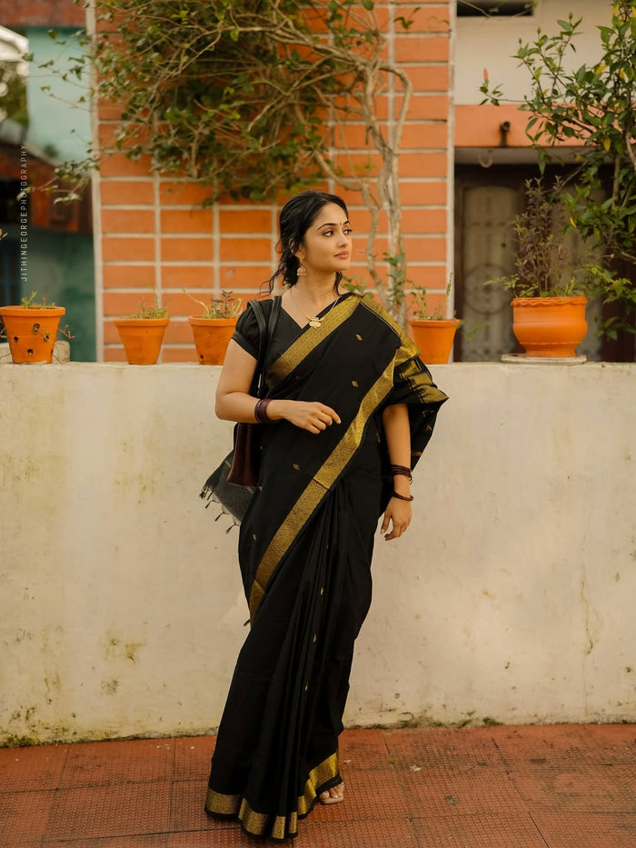 Black Jacquard Saree – Timeless Elegance with Luxurious Woven Detail