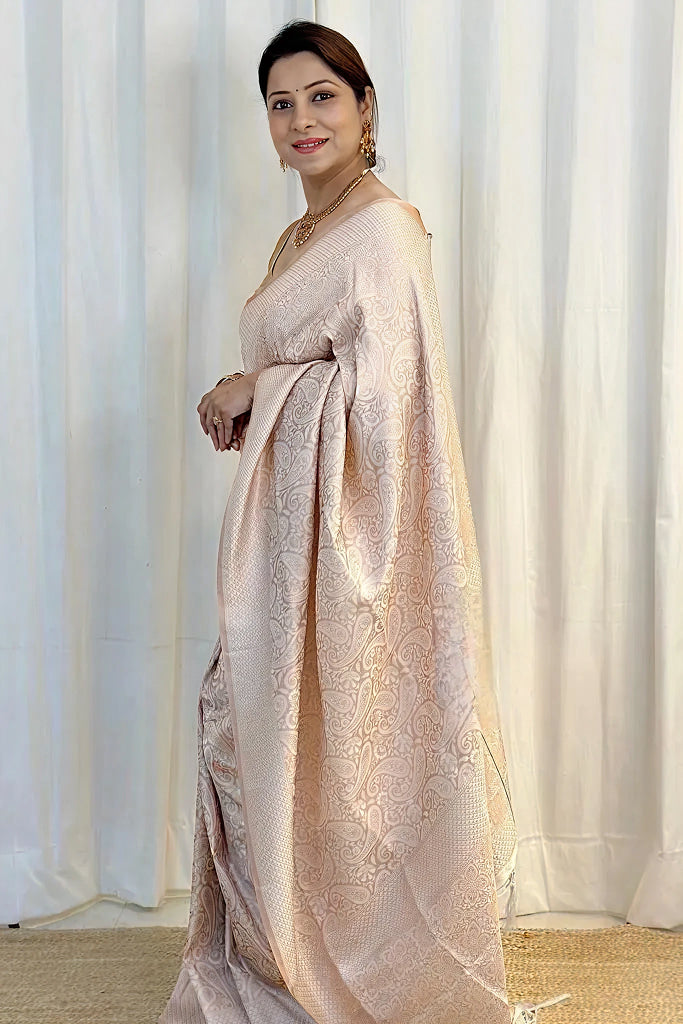 Elegant White Jacquard Saree – Timeless Weave, Lightweight & Festive Ready