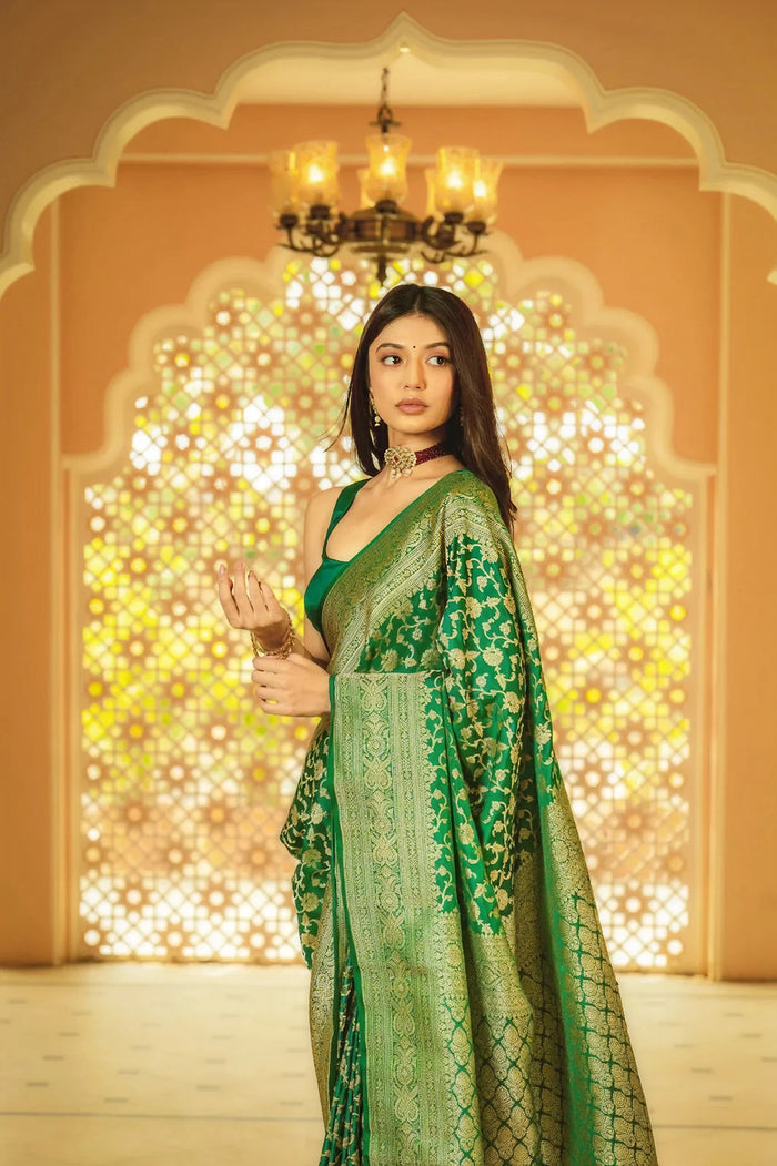 Vibrant Green Jacquard Saree – Premium Woven Saree for Festive, Wedding & Party Wear