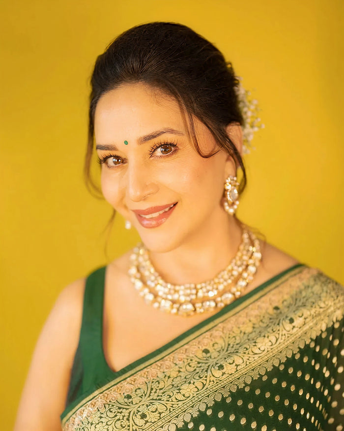 Emerald Green Jacquard Saree – Luxurious Woven Texture & Festive Elegance