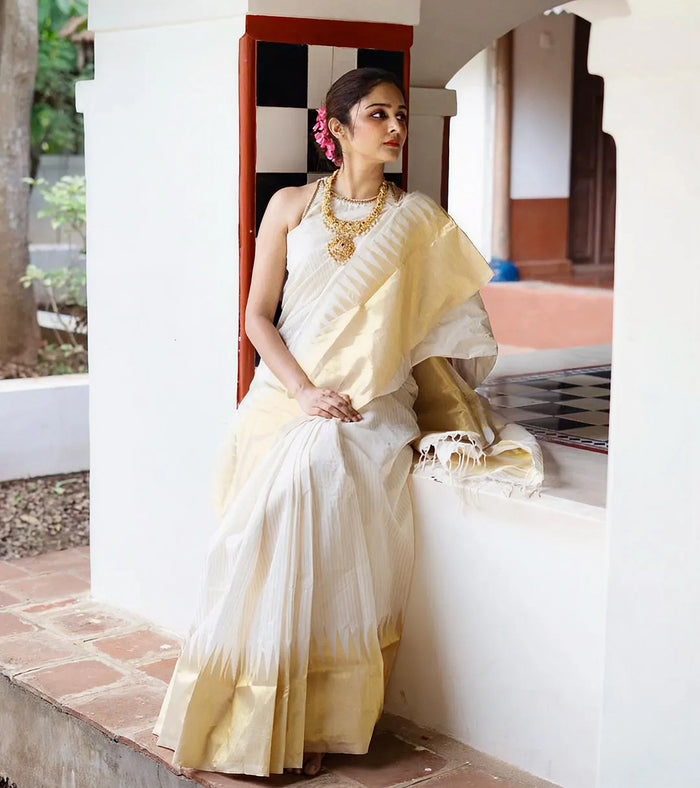 Pure White Jacquard Saree – Elegant Woven Texture & Timeless Festive Wear