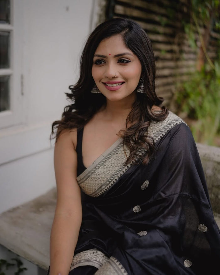 Elegant Black Jacquard Saree – Premium Festive & Party Wear