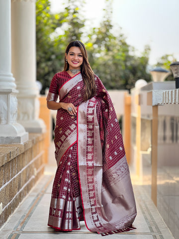 Elegant Maroon Jacquard Saree – Timeless Weave & Premium Festive Style