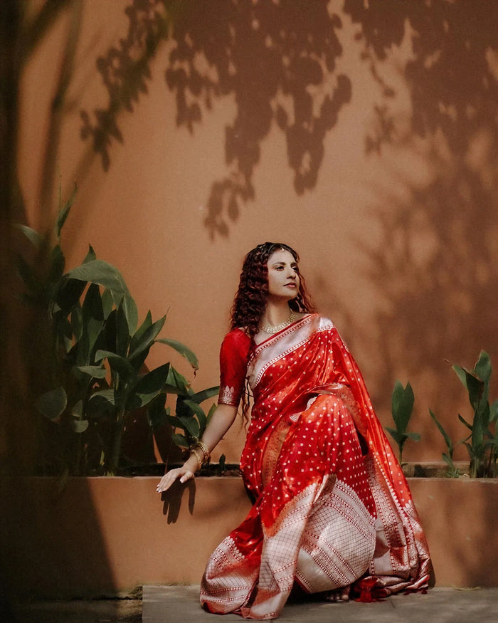Vibrant Red Jacquard Saree – Luxurious Woven Texture & Festive Elegance