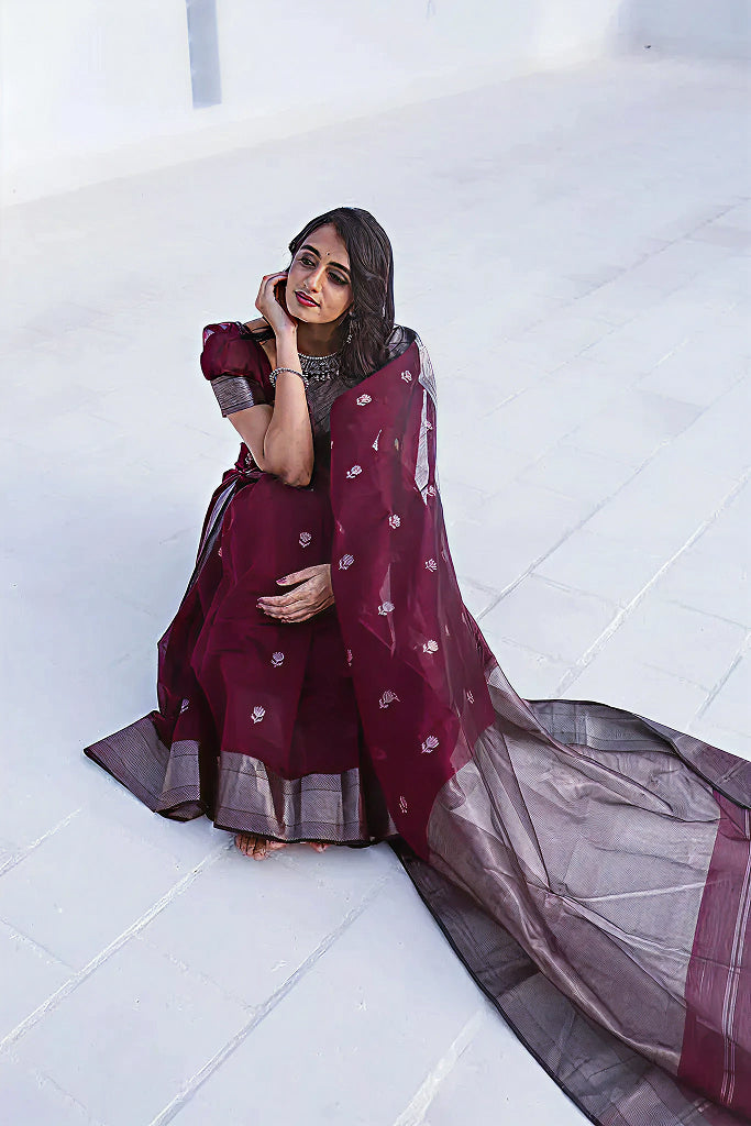 Royal Wine Jacquard Saree – Luxurious Woven Texture & Festive Elegance