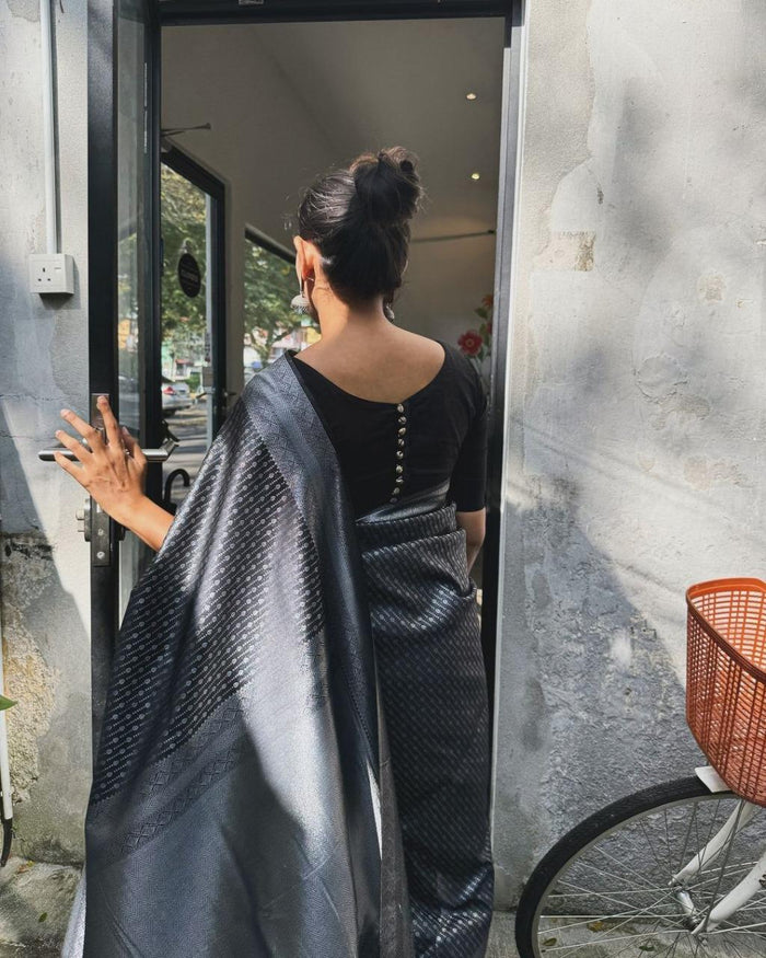 Black Jacquard Saree – Premium Woven Elegance for Parties & Special Occasions