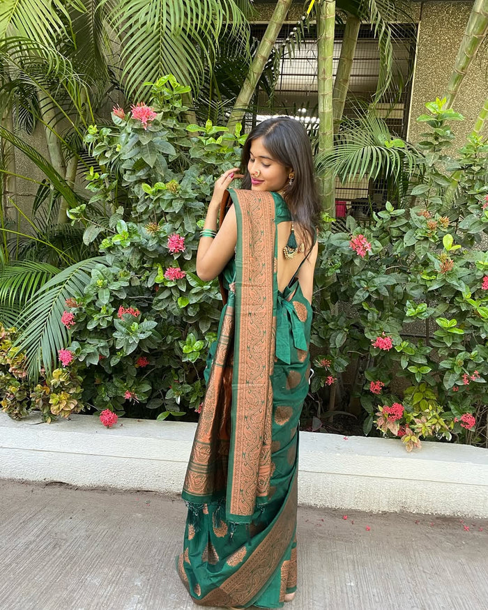 Elegant Dark Green Jacquard Saree for Festive & Traditional Wear