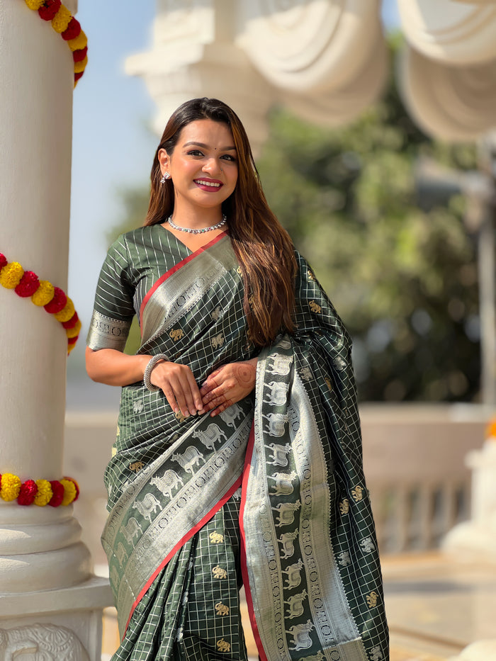Green Jacquard Saree – Premium Woven Traditional Saree for Festive & Wedding Wear