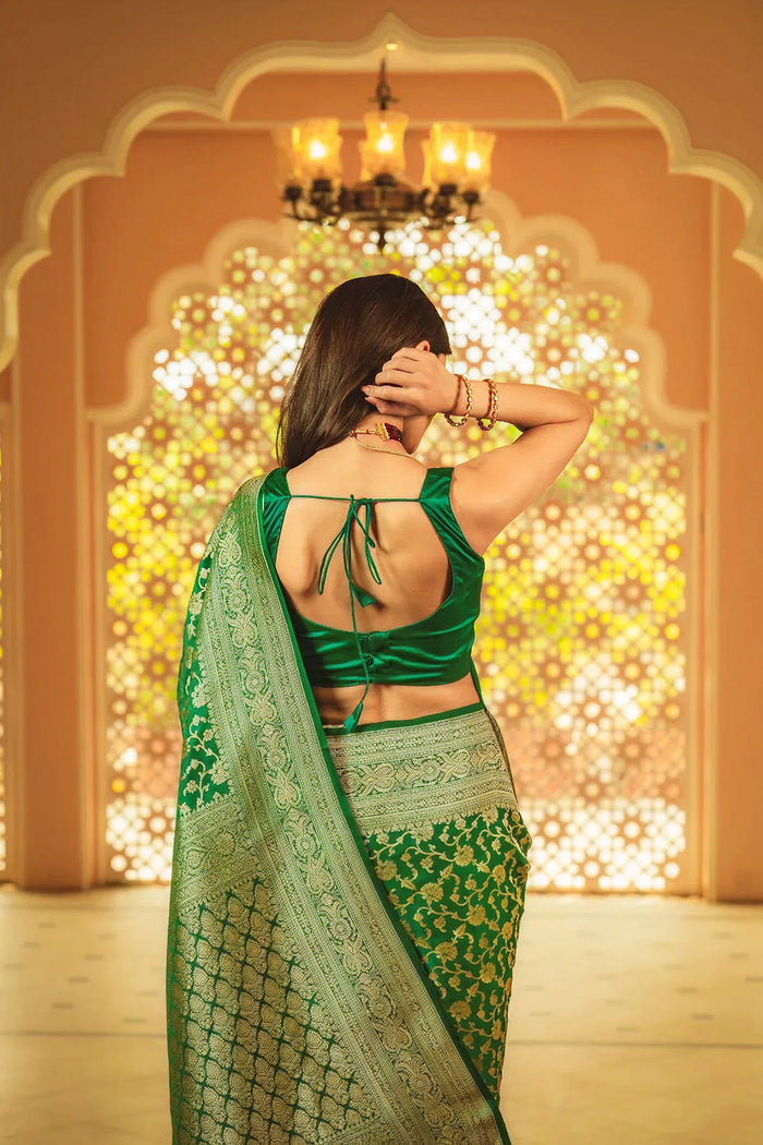 Vibrant Green Jacquard Saree – Premium Woven Saree for Festive, Wedding & Party Wear