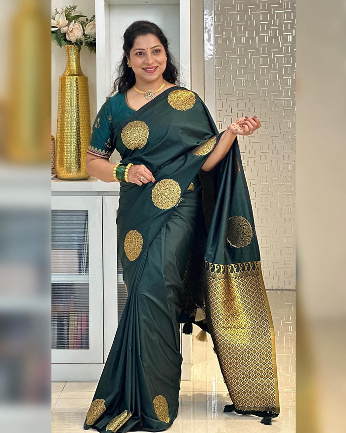 Elegant Green Jacquard Saree for Women – Festive & Party Wear Designer Drape