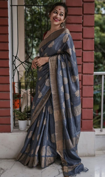 Graceful Grey Jacquard Saree – Elegant Festive & Everyday Ethnic Wear