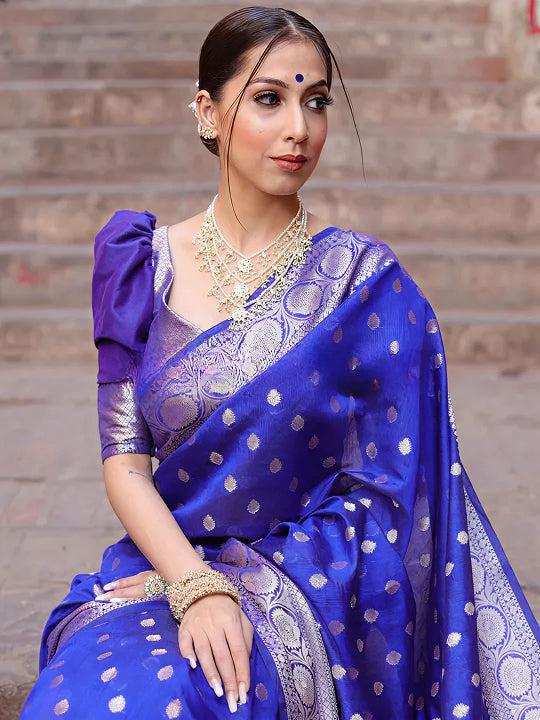 Blue Jacquard Saree – Soft Woven Texture & Elegant Festive Drape