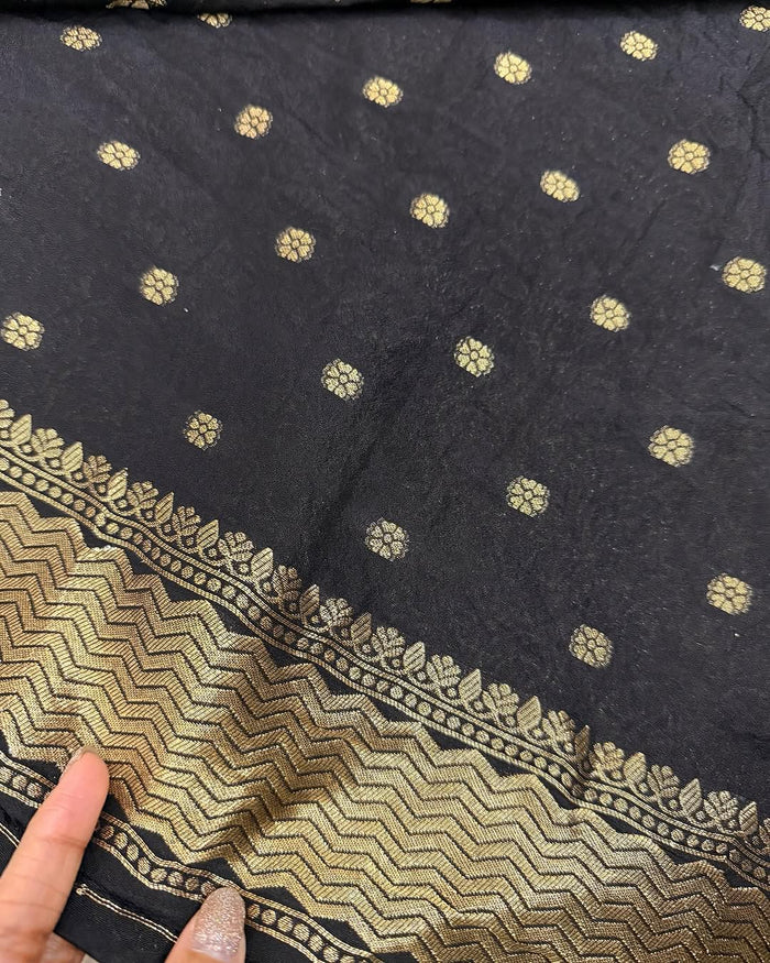Elegant Black Jacquard Saree – Timeless Traditional Wear for Weddings & Parties