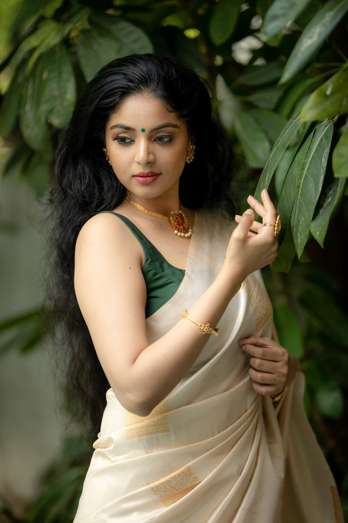 Vanilla Jacquard Saree for Women – Elegant Soft Shade Festive & Occasion Wear