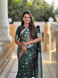 Green Jacquard Saree – Premium Woven Traditional Saree for Festive & Wedding Wear