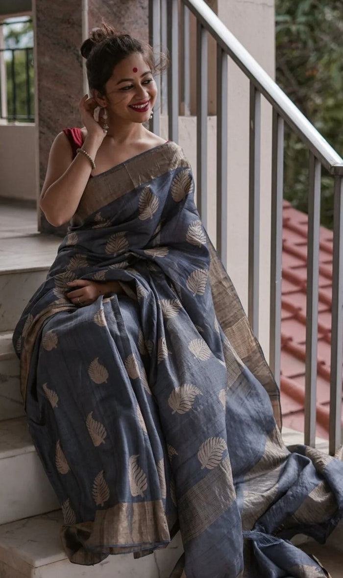 Graceful Grey Jacquard Saree – Elegant Festive & Everyday Ethnic Wear