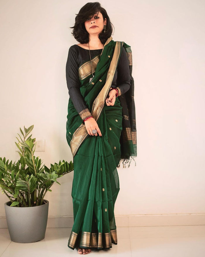 Graceful Green Jacquard Saree for Festivals, Weddings & Party Wear