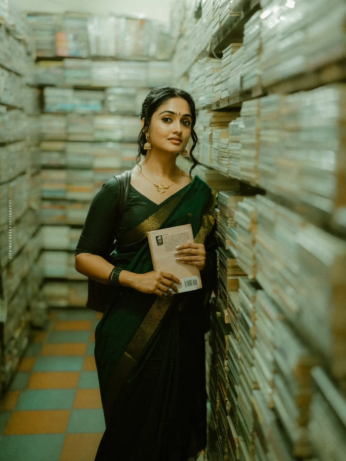 Green Jacquard Saree – Graceful Traditional Charm with Rich Woven Texture