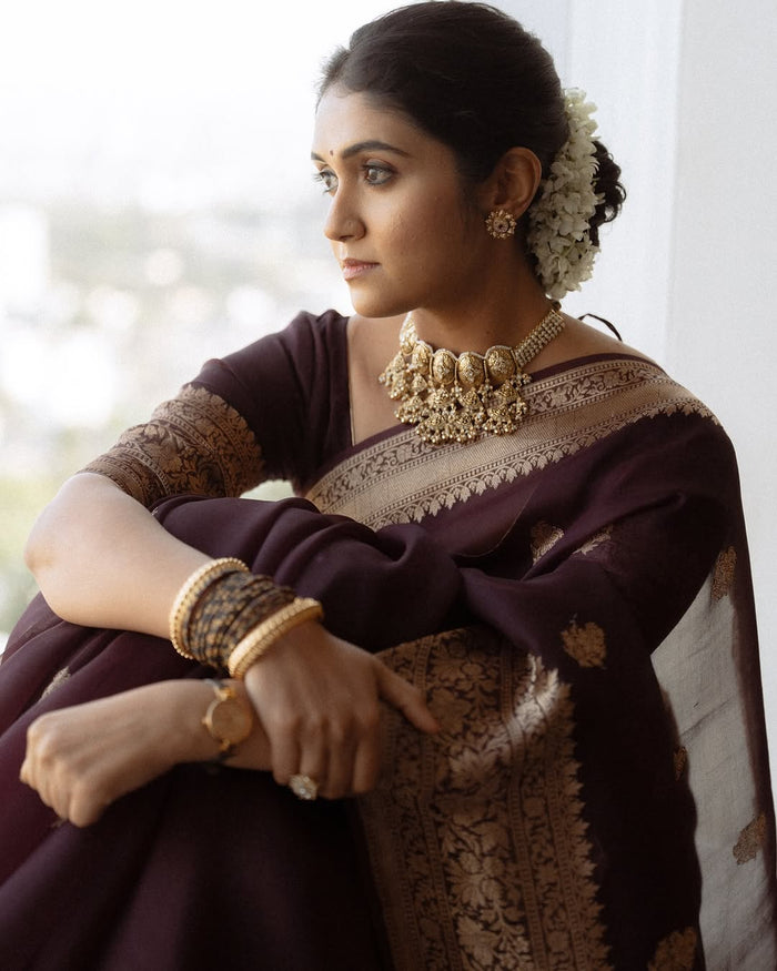Elegant Maroon Jacquard Saree with Rich Woven Detailing